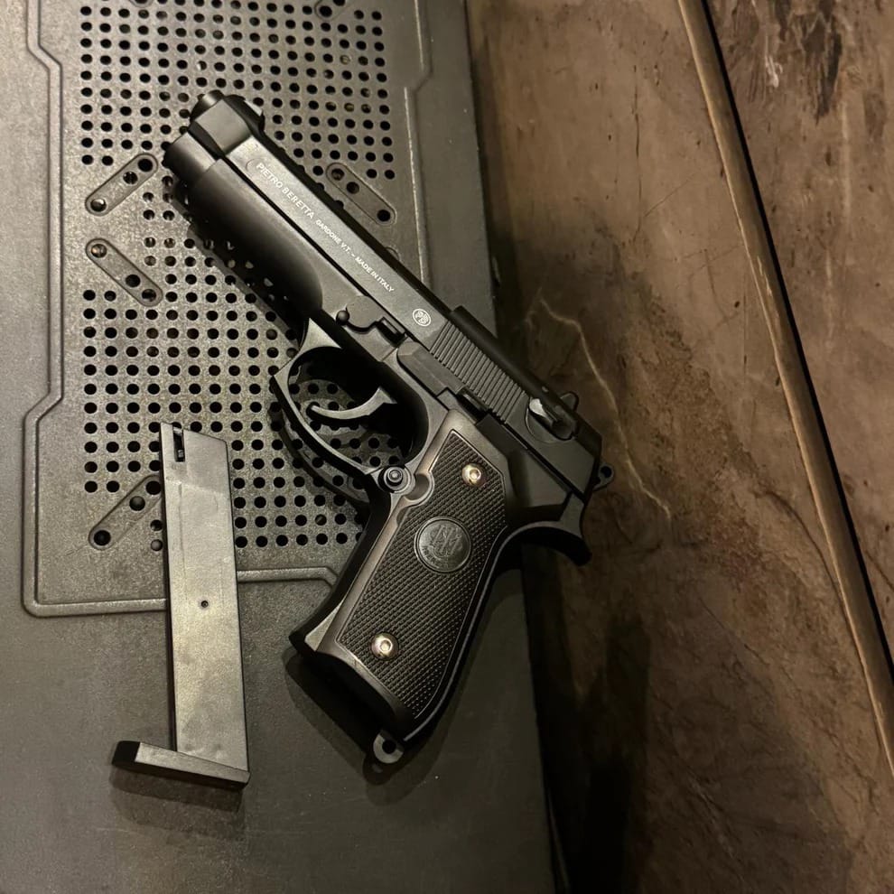 Full Black Beretta M92 Gun